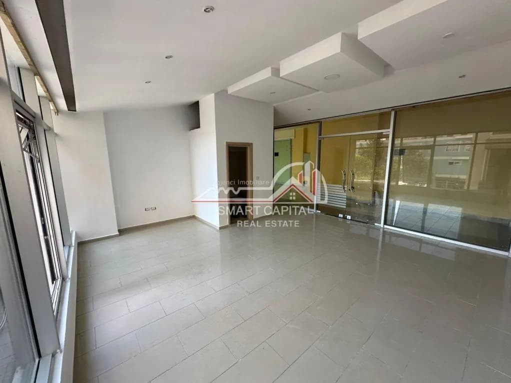 Dyqkan në shitje në Conad, Vlorë