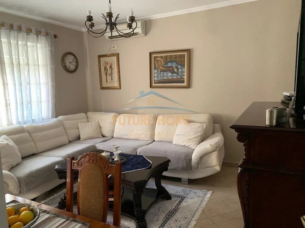 Apartament 2+1 në shitje në Kombinat, Tiranë