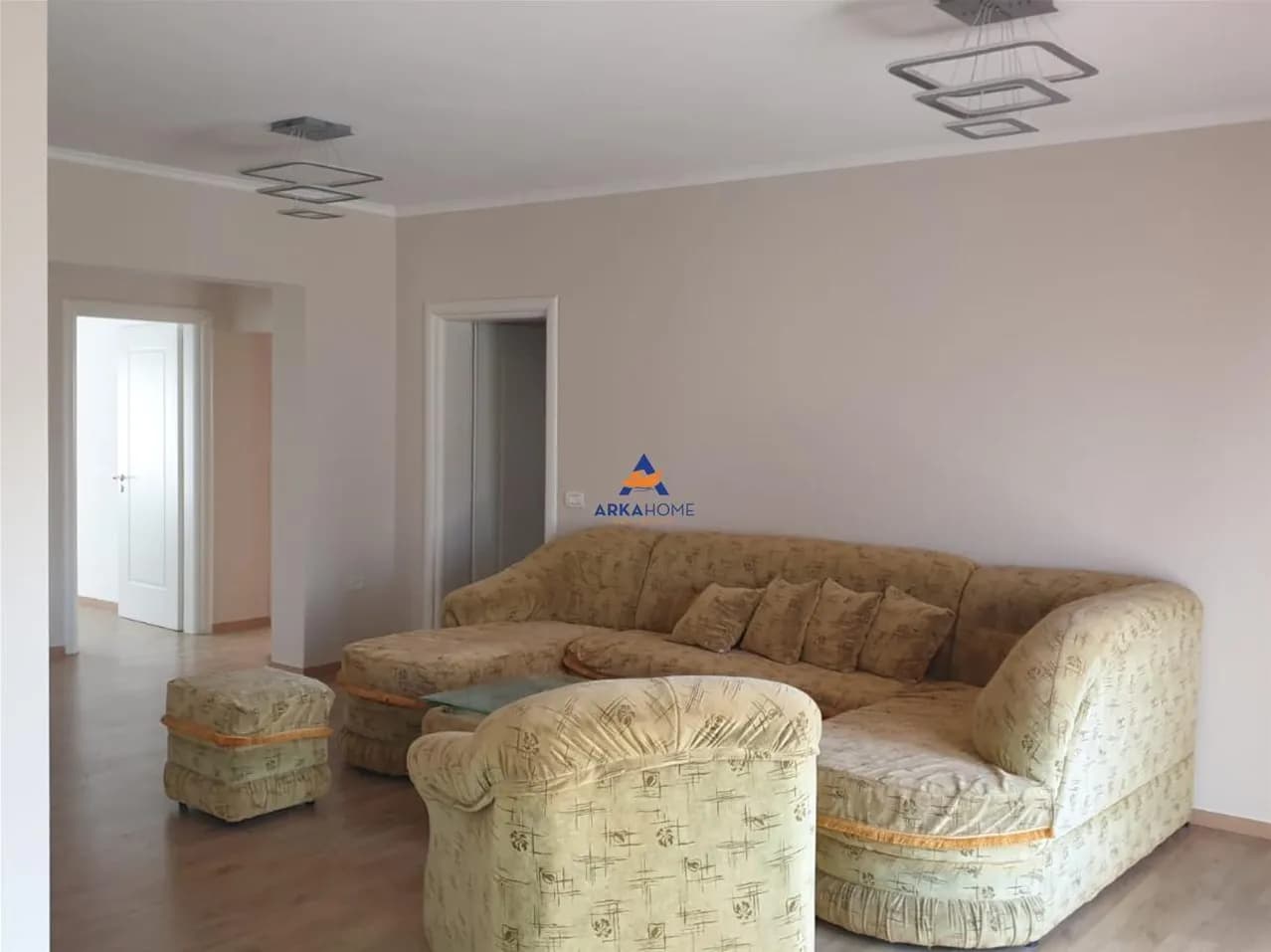 Vilë me 3 dhoma gjumi me qira në Vila Bamirit, Tiranë
