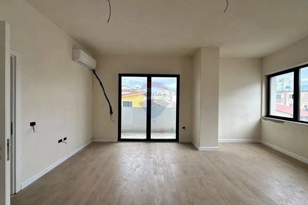 Image of a property with details: Zyrë me qira në Vasil Shanto, Tiranë