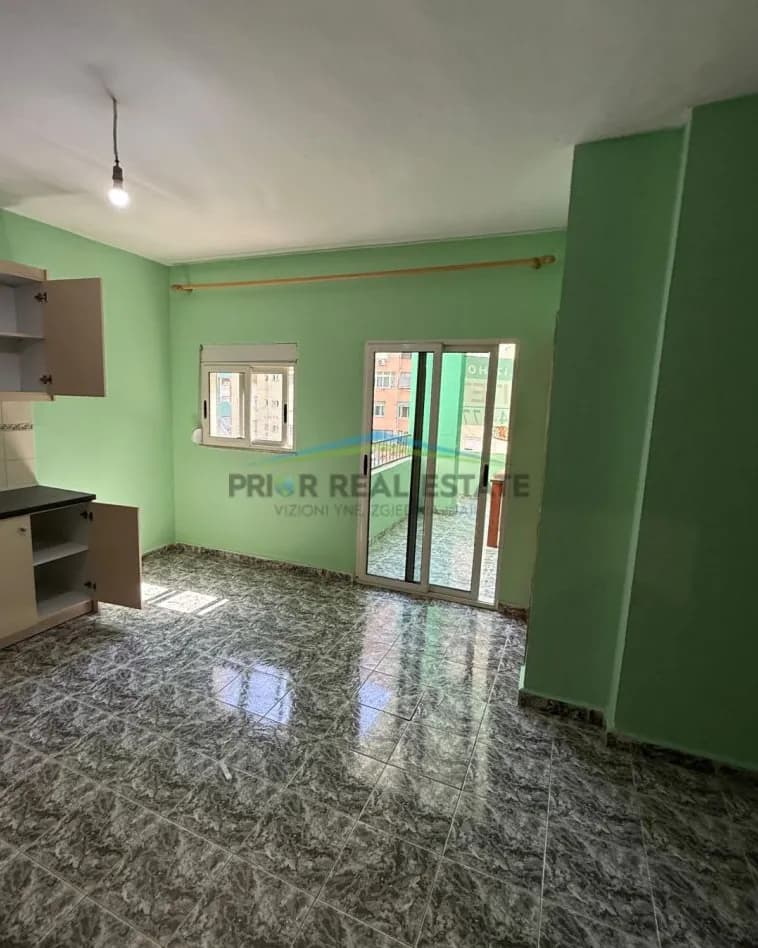 Apartament 3+1 në shitje në Kristal Center, Tiranë