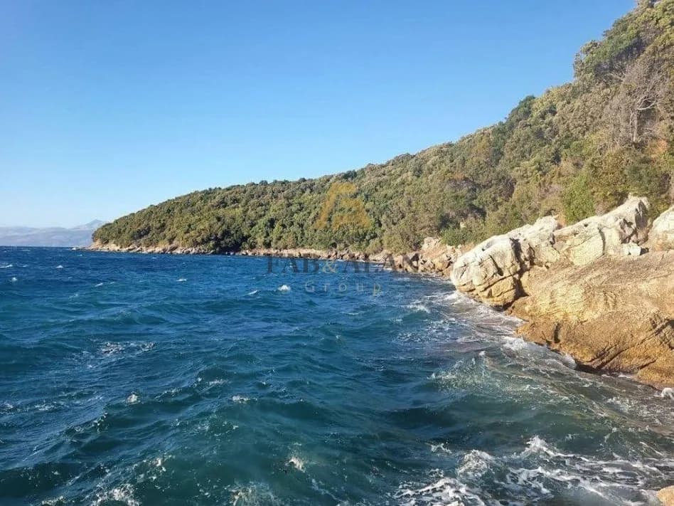 Tokë në shitje buzë detit, Sarandë
