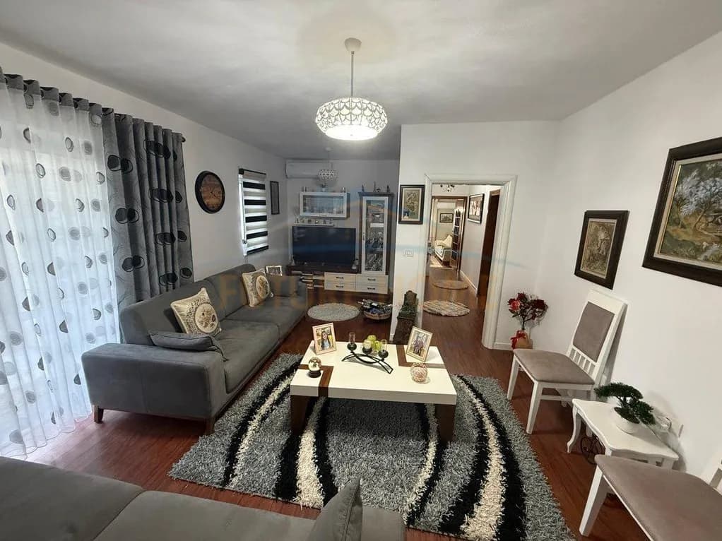 Apartament 3+1 në shitje në Lagjia 10, Korçë