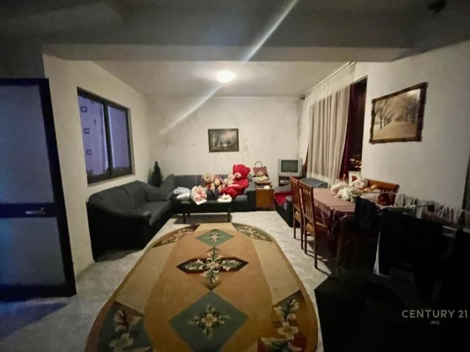 Apartament 2+1 në shitje në Rruga Petro Nini, Tiranë