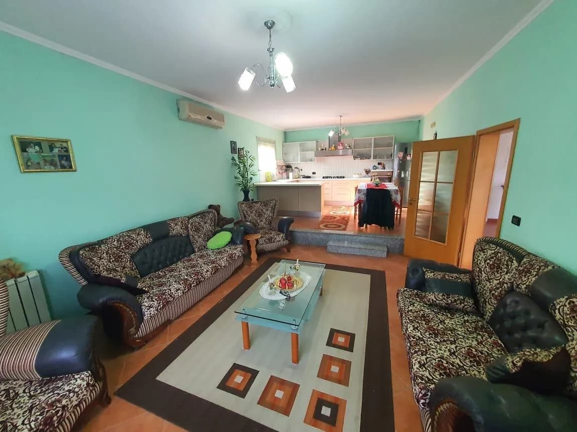 Vilë 3+1 në shitje përballë Hotel Virginia, Durrës