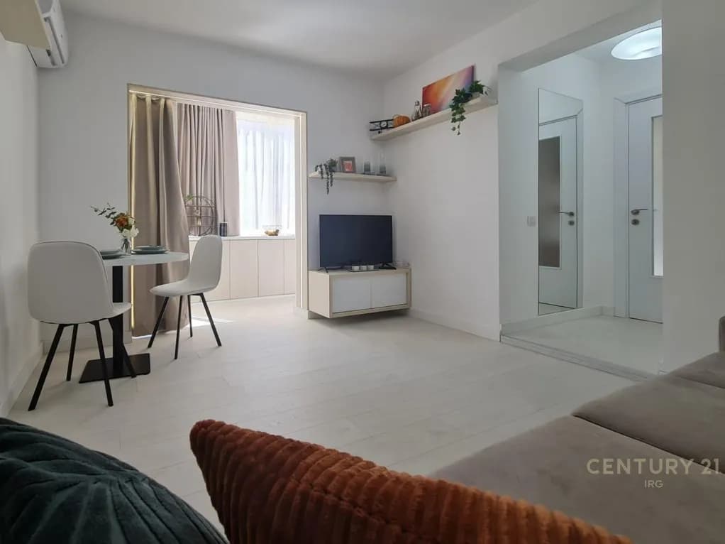 Apartament 1+1 në shitje në Sheshi Willson, Tiranë
