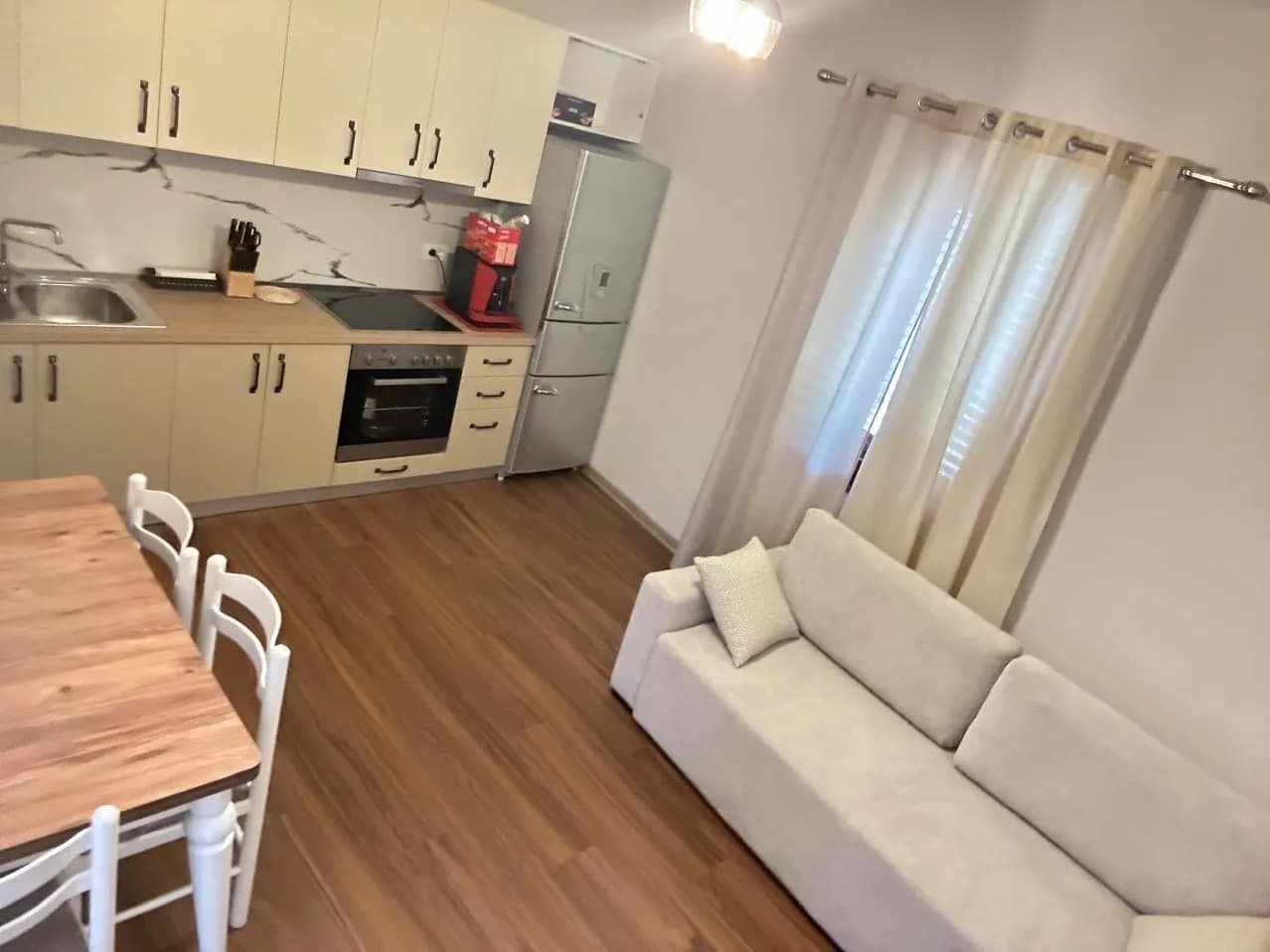 Apartament 2+1 me qira në rr foqon postoli, Korçë
