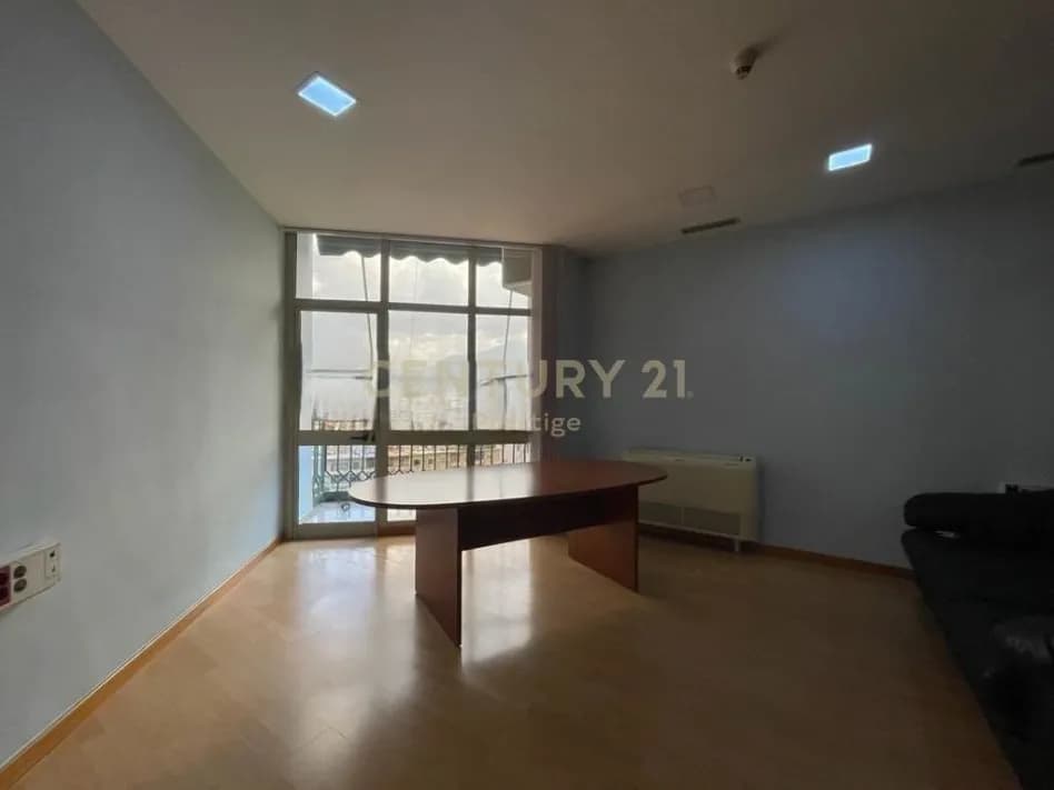 Dupleks 2+1 në shitje në Sheshin Skënderbej, Tiranë