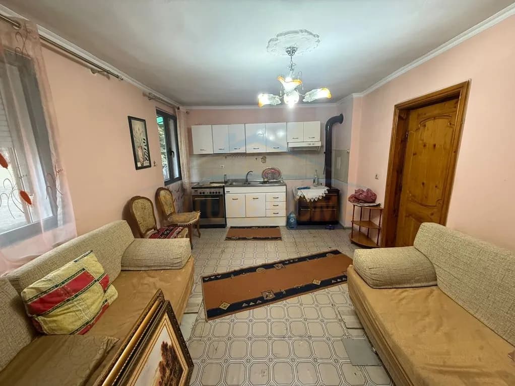 Apartament 1+1 në shitje në lagjia 13, Korçë