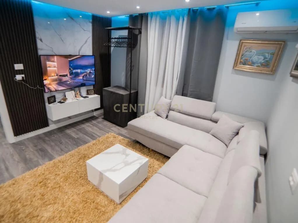 Shtëpi private 2+1 në shitje në rr.Frosina Plaku, Tiranë