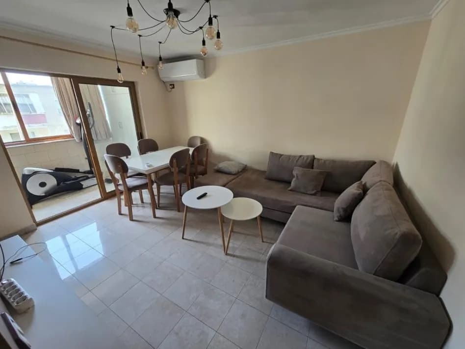 Apartament 2+1 me qira në ish stacioni trenit, Tiranë