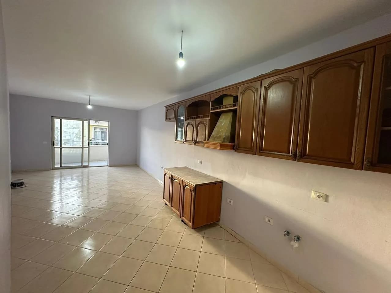 Apartament 1+1 në shitje te Fizika Bërthamore, Tiranë