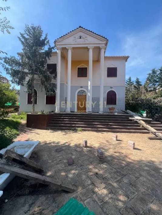 Vilë me 7 dhoma gjumi me qira në Kodra e Diellit, Tiranë