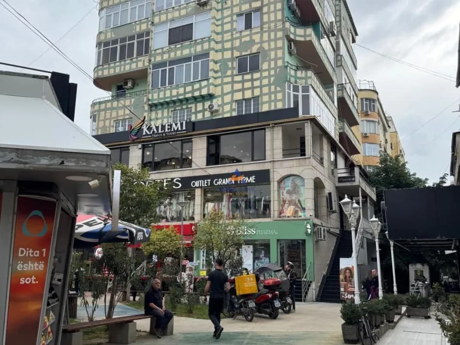 Image of a property with details: Zyrë me qira në Sheshi Willson, Tiranë