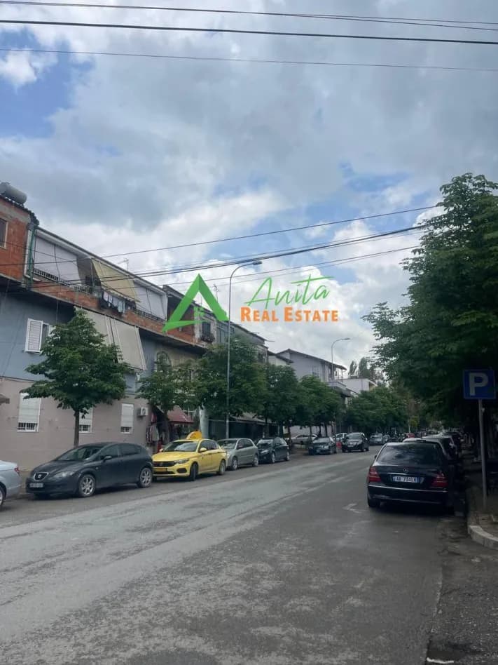 Apartament 1+1 në shitje në rrugën kryesore, Tiranë