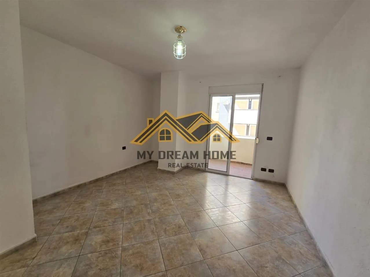 Apartament 2+1 në shitje te Stacioni i Trenit, Durrës