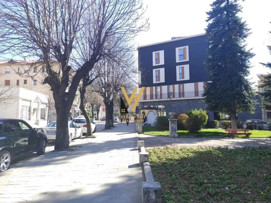 Dyqan në shitje në Bulevardin “Republika”, Korçë