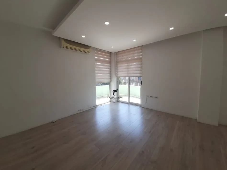 Image of a property with details: Zyrë me 2 ambiente me qira në Sheshi Willson, Tiranë