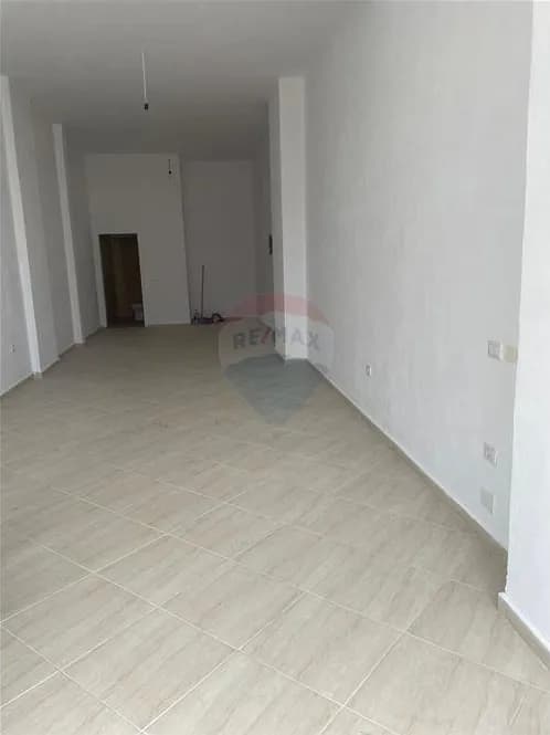 Dyqan me qira në Auto Xhoni, Vlorë