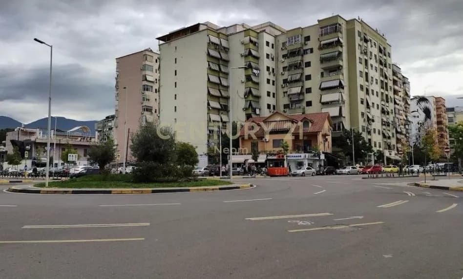 Dyqan me qira në Rruga Skender Luarasi, Tirane