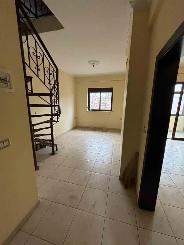 Apartament 3+1 me qira në Lagjen 4, Korçë