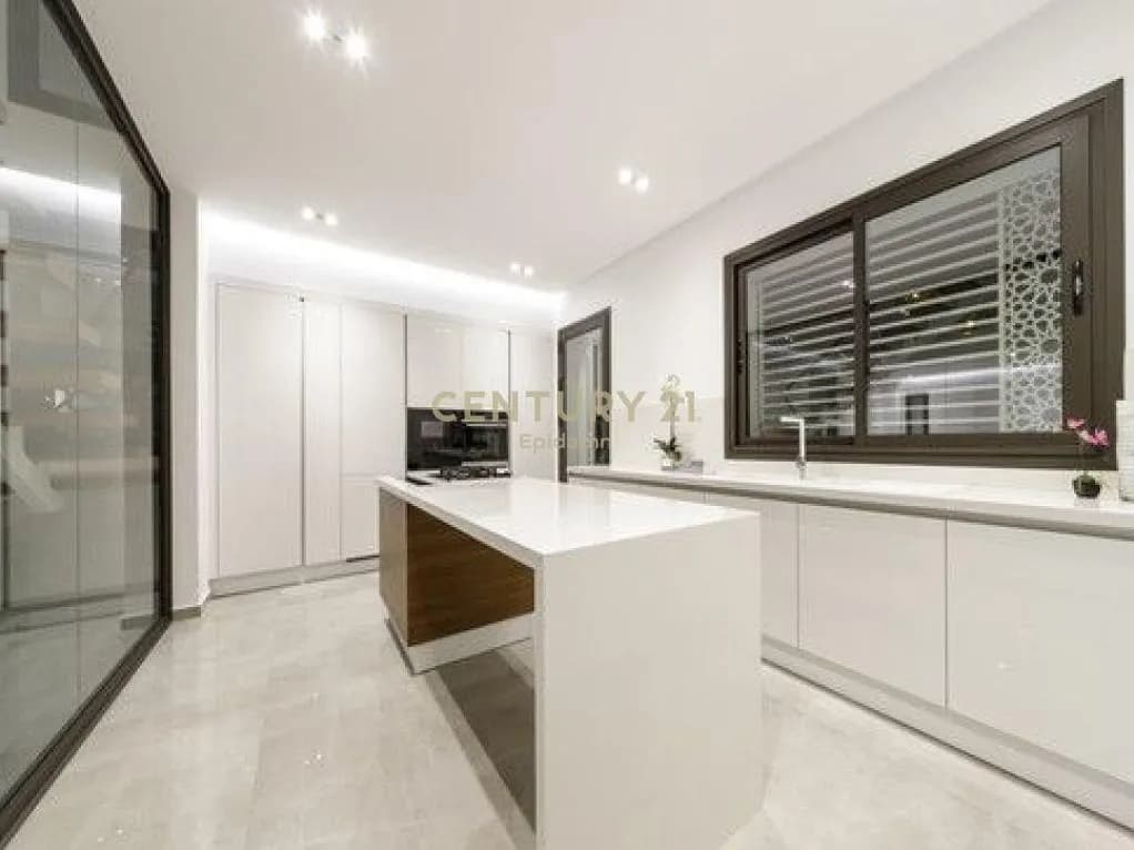 Vilë 3+1 në shitje në Diamond Hill, Durrës