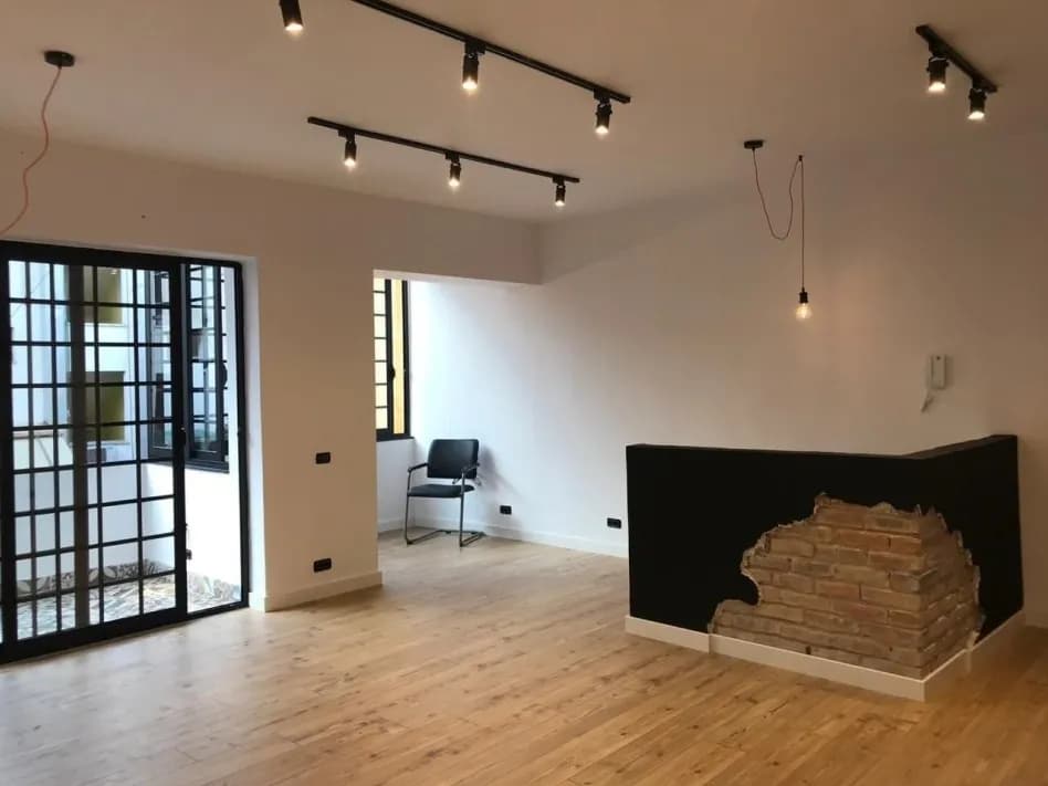 Image of a property with details: Zyrë me qira në Prokuroria, Tiranë