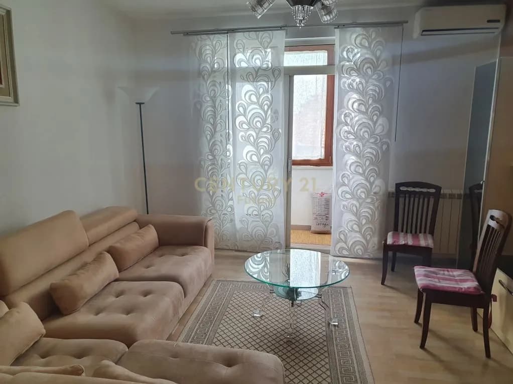 Vilë e bollshme 7+1 në shitje në Sheshin "Demokracia", Shkodër