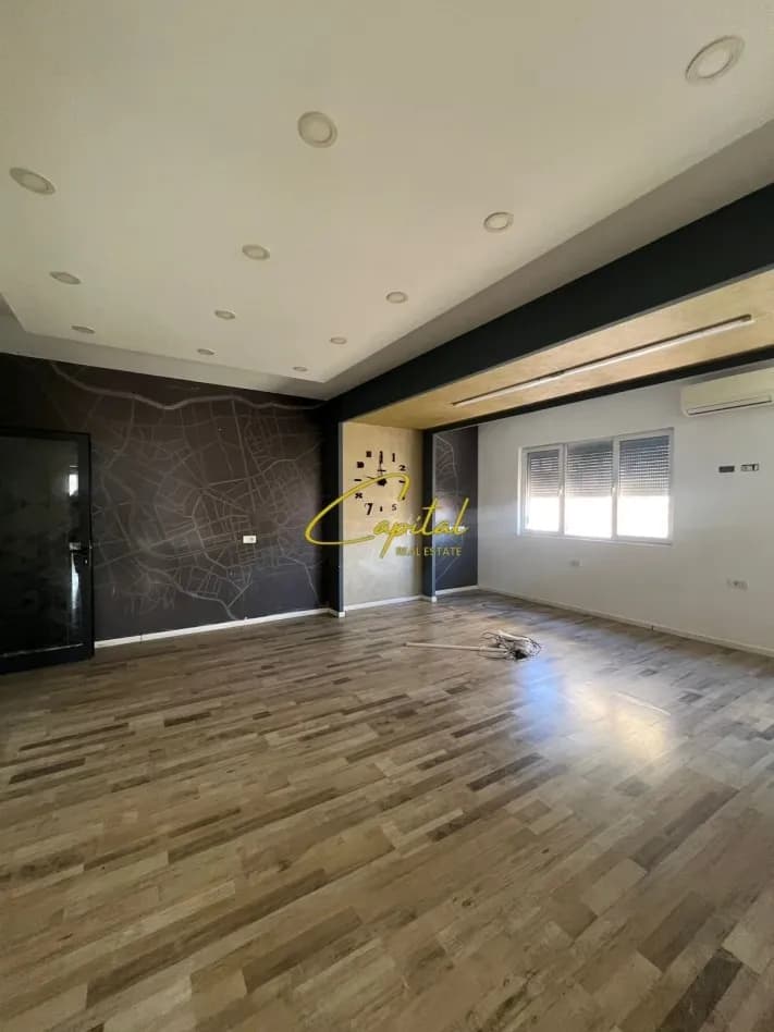 Image of a property with details: Zyrë me qira në Sheshi Willson, Tiranë