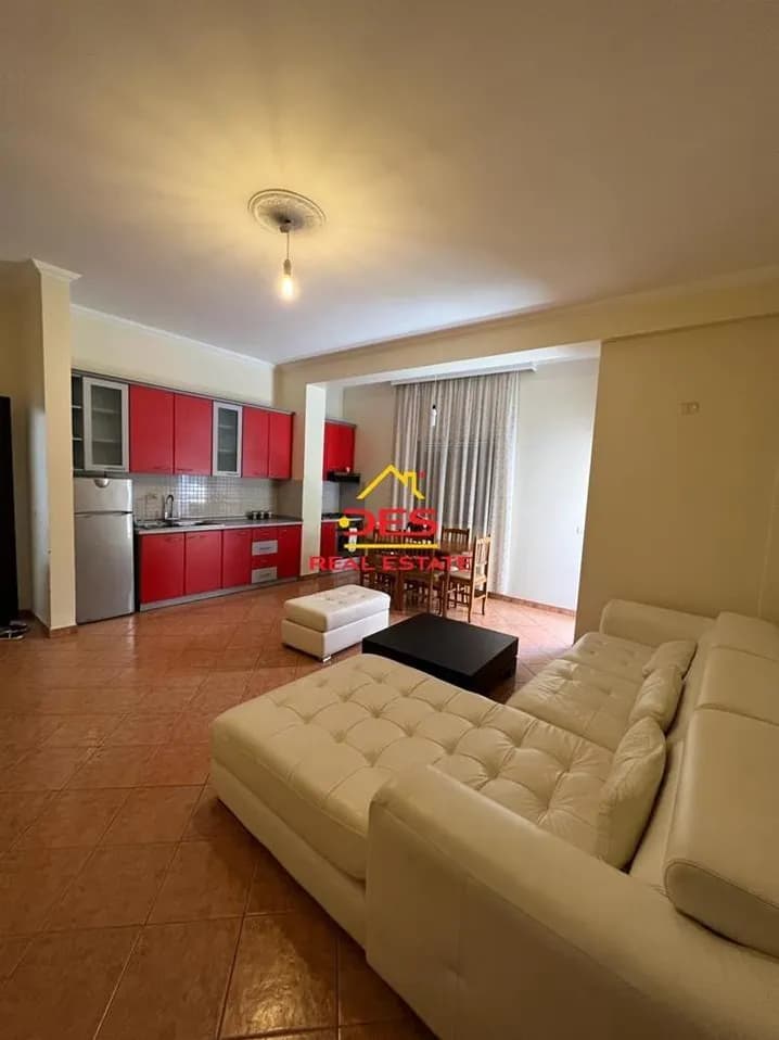 Apartament 2+1 me qira në Lungomare, Vlorë