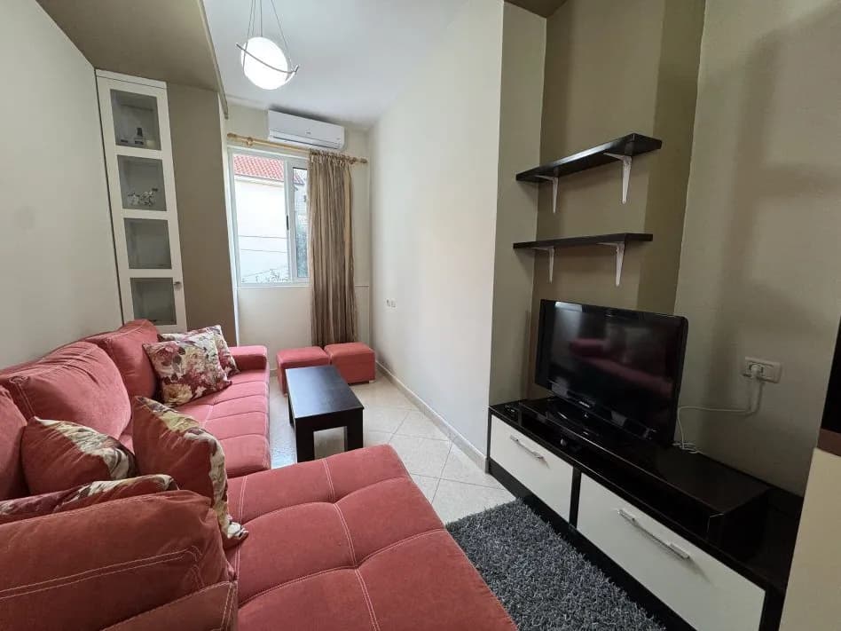 Apartament 1+1 me qira në Pasticeri Emilit, Tiranë
