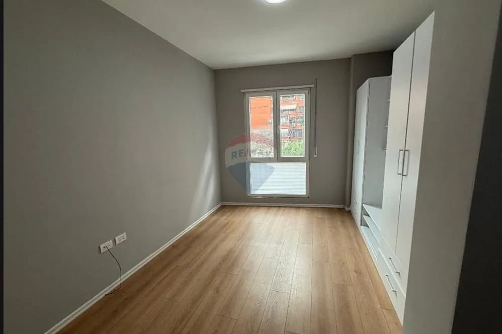 Image of a property with details: Zyrë me 1 dhomë me qira në Myslym Shyri, Tiranë